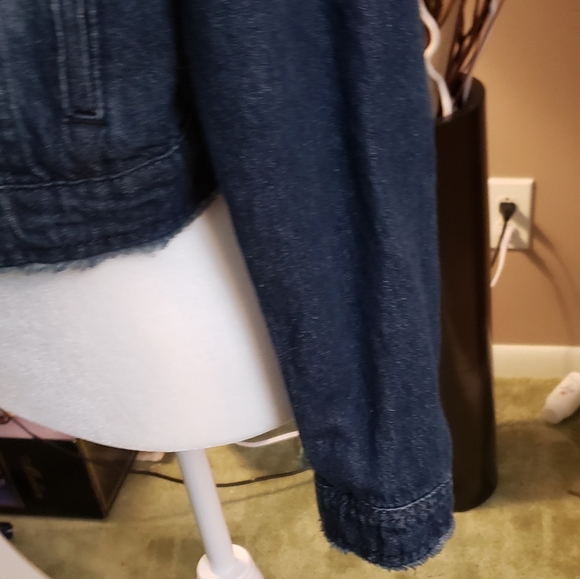 Distressed Colarless Denim Jacket - Picture 4 of 8